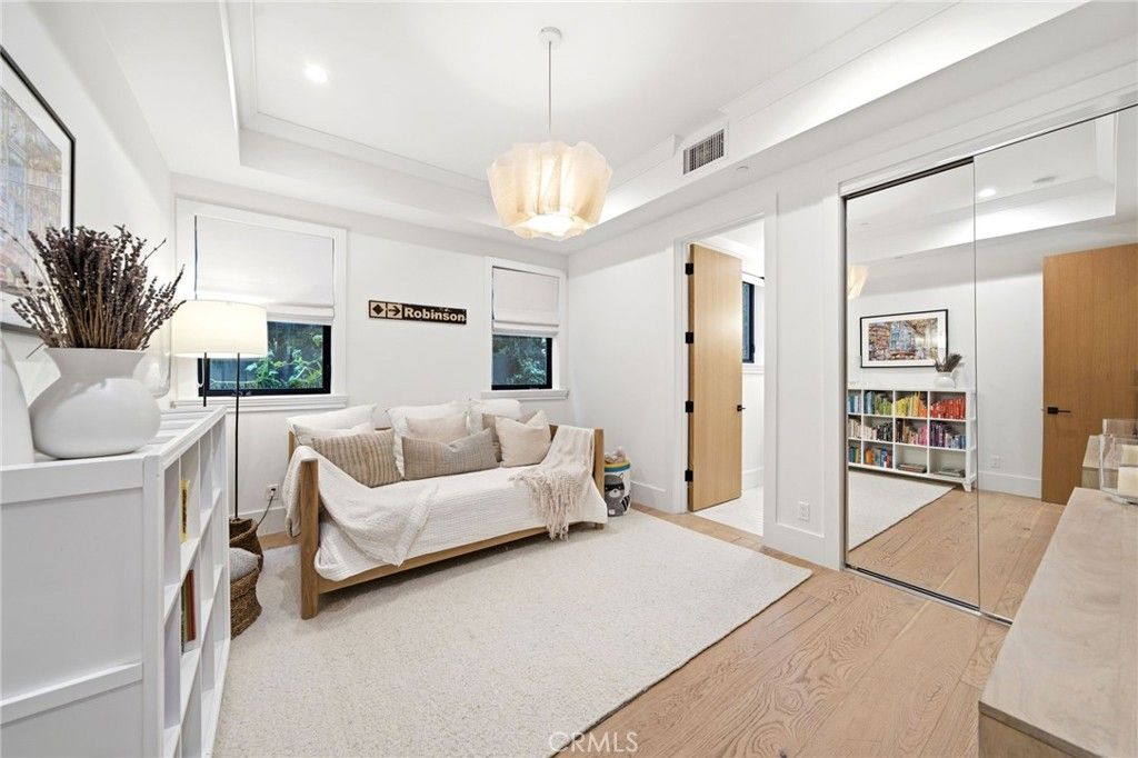 Image 31 of property listing at 3401 Colbert Avenue, Los Angeles, CA 90066