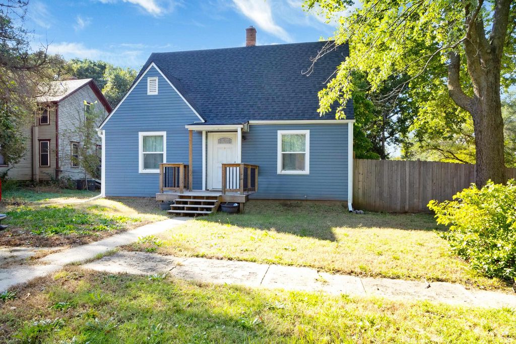 107 N Grant Street, Enterprise, KS 67441