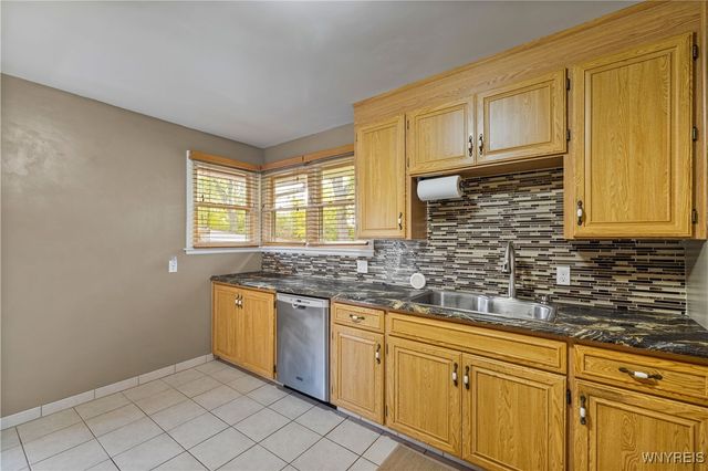 922 North Hewitt Drive, Lewiston, NY 14092