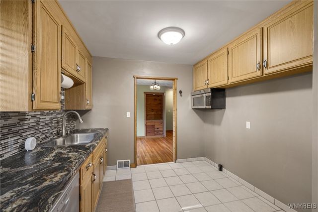 922 North Hewitt Drive, Lewiston, NY 14092