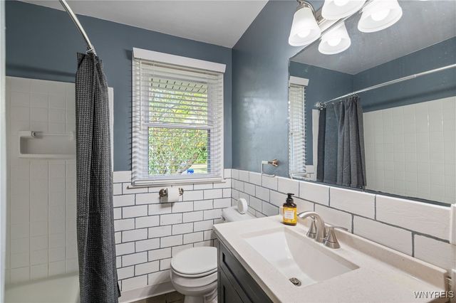 922 North Hewitt Drive, Lewiston, NY 14092