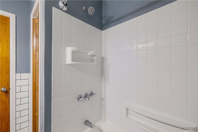 922 North Hewitt Drive, Lewiston, NY 14092