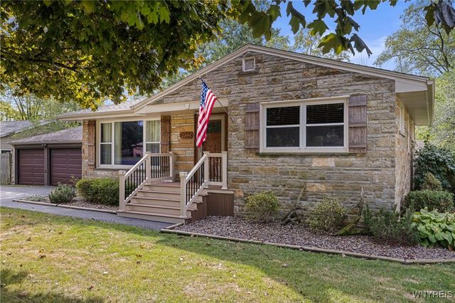 922 North Hewitt Drive, Lewiston, NY 14092