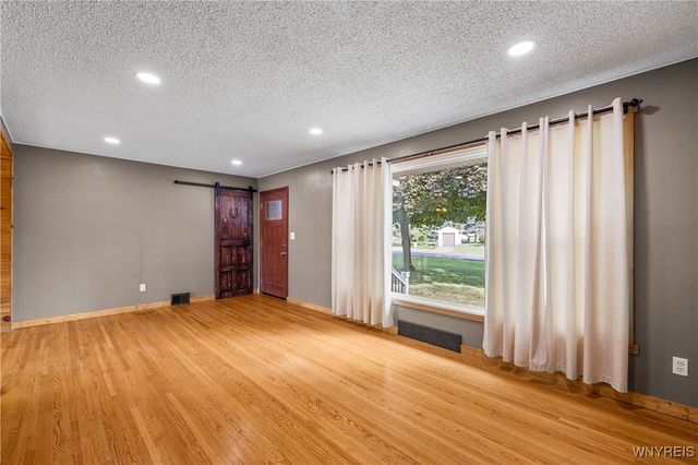 922 North Hewitt Drive, Lewiston, NY 14092