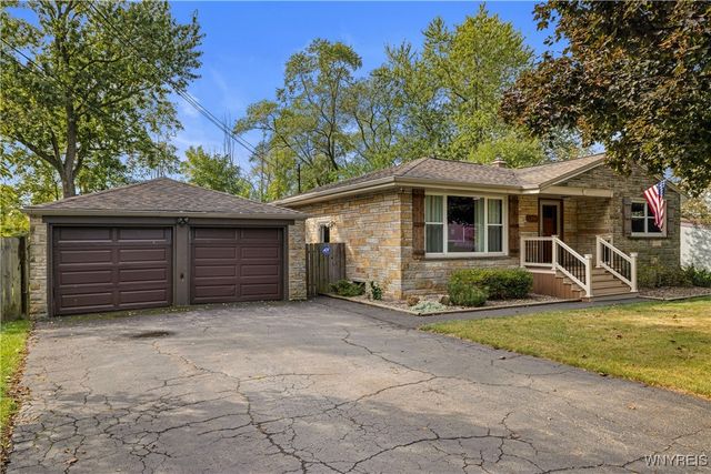 922 North Hewitt Drive, Lewiston, NY 14092