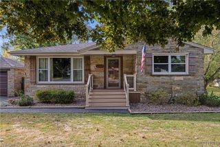 922 North Hewitt Drive, Lewiston, NY 14092