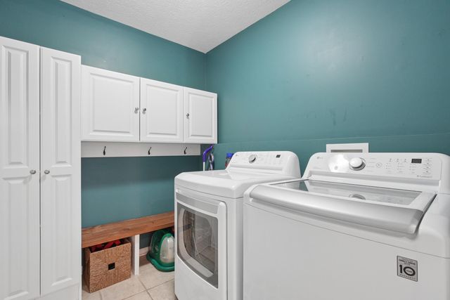 492 Hibbs Road, Lockbourne, OH 43137