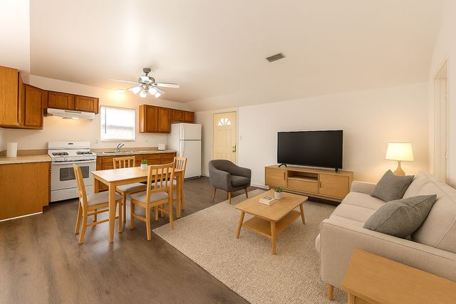 425 E 9th Street 2, Lockport, IL 60441