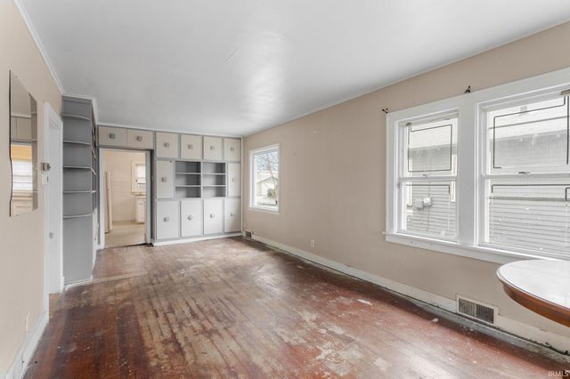 1322 Johnson Street, South Bend, IN 46628