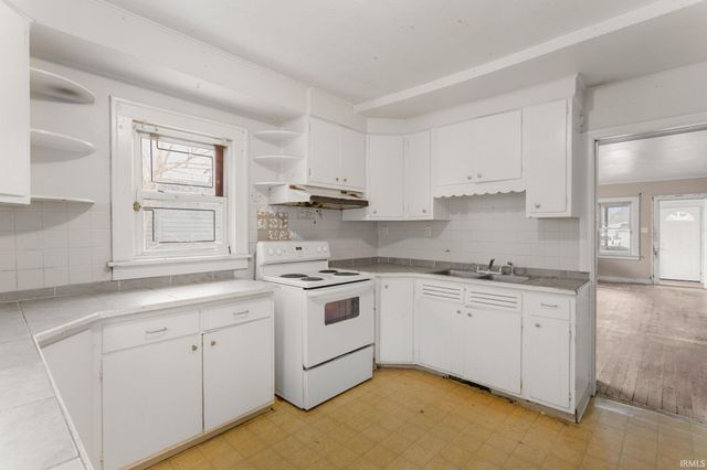 1322 Johnson Street, South Bend, IN 46628