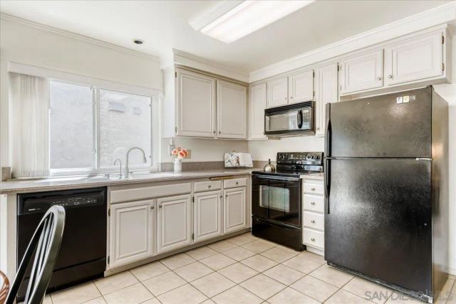 10706 Esmeraldas Dr., San Diego, CA 92124