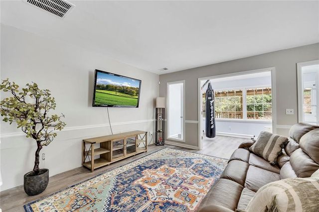 1085 Country Club Place NW, Kennesaw, GA 30144