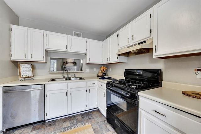 1085 Country Club Place NW, Kennesaw, GA 30144