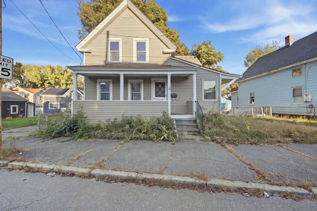 45 Townsend St, Fitchburg, MA 01420