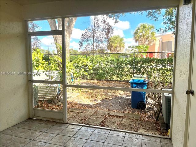 271 Duval Ct, Weston, FL 33326