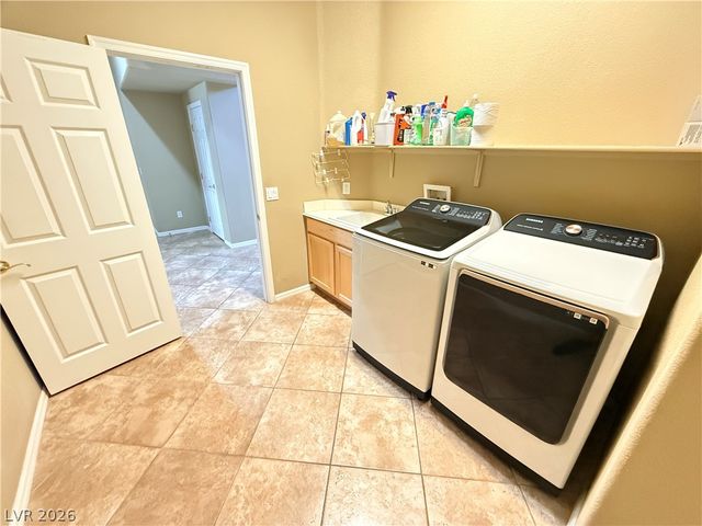 7743 Villa De La Paz Avenue, Las Vegas, NV 89131