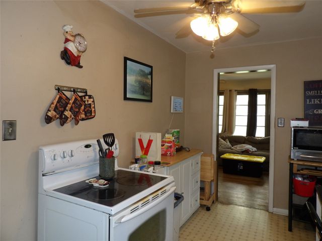 3201 57 Street, Des Moines, IA 50310