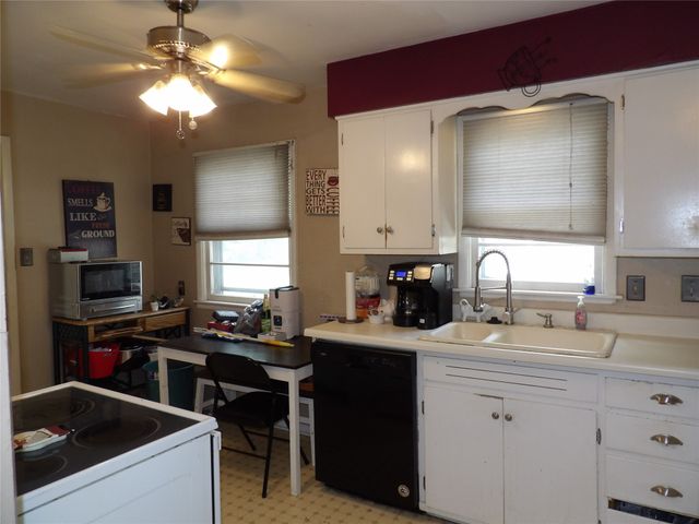 3201 57 Street, Des Moines, IA 50310
