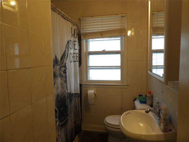 3201 57 Street, Des Moines, IA 50310