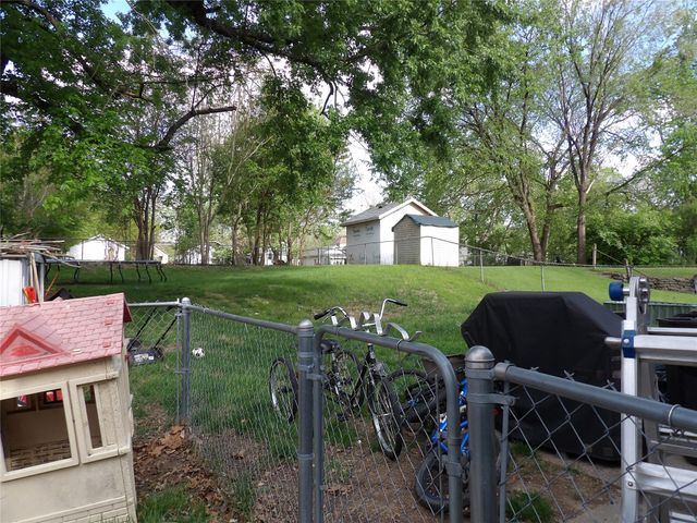 3201 57 Street, Des Moines, IA 50310