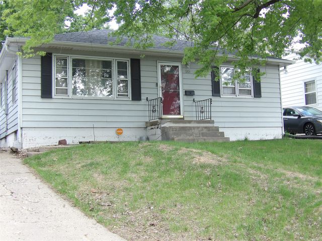 3201 57 Street, Des Moines, IA 50310