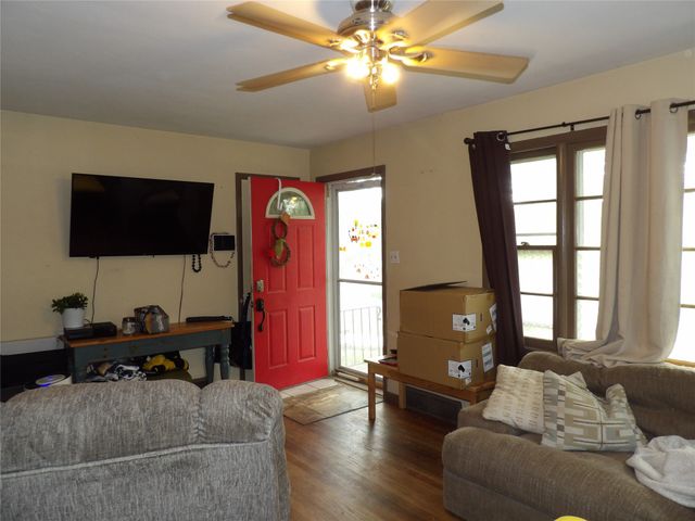 3201 57 Street, Des Moines, IA 50310
