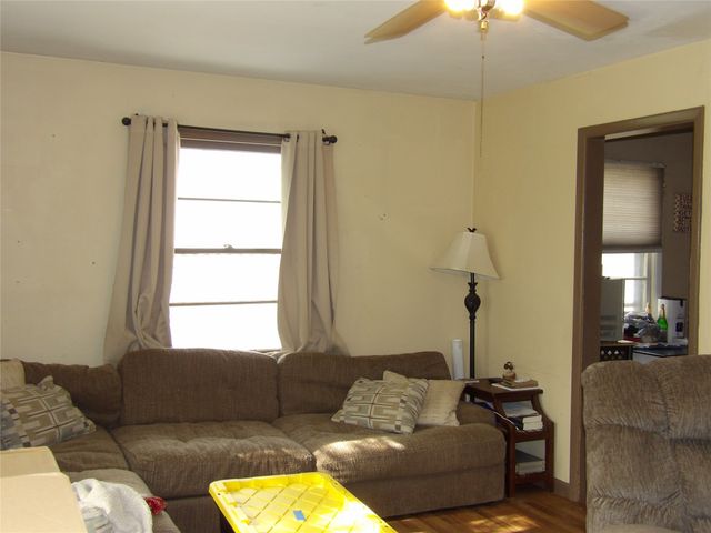 3201 57 Street, Des Moines, IA 50310
