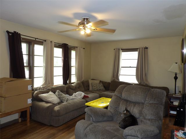 3201 57 Street, Des Moines, IA 50310