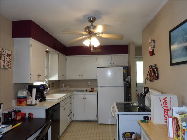 3201 57 Street, Des Moines, IA 50310