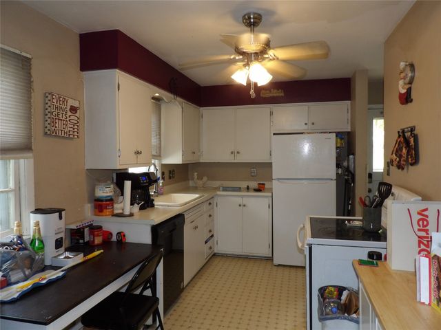 3201 57 Street, Des Moines, IA 50310