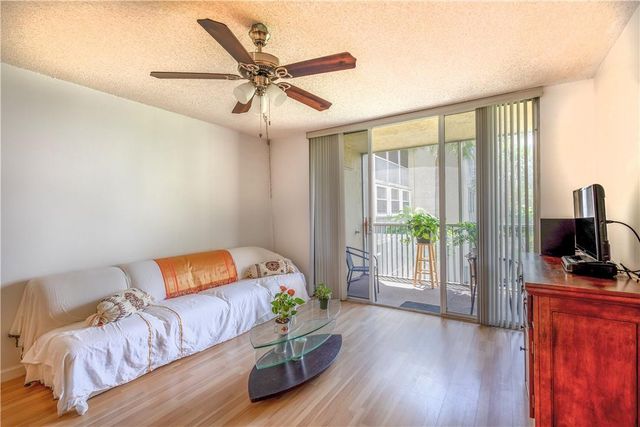 3101 NW 47th Terrace 227, Lauderdale Lakes, FL 33319