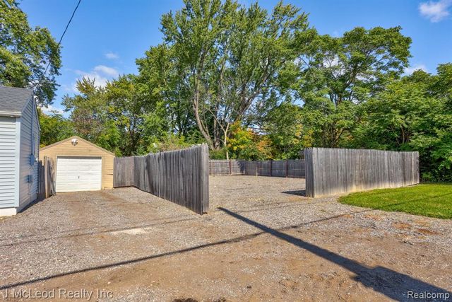 4083 Richfield Road, Flint, MI 48506