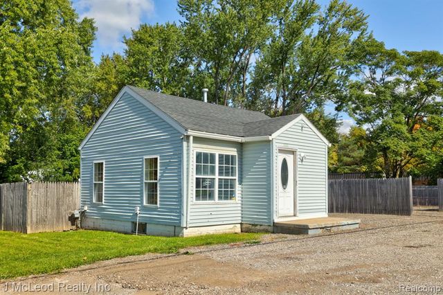 4083 Richfield Road, Flint, MI 48506