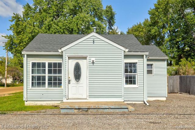 4083 Richfield Road, Flint, MI 48506