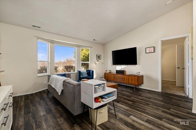 2751 E Mendota Dr, Boise, ID 83716