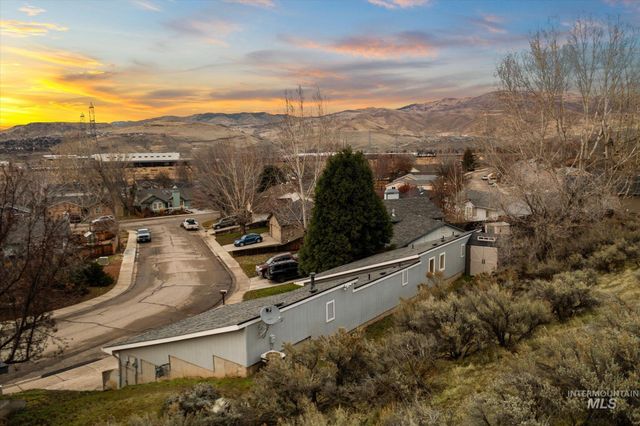 2751 E Mendota Dr, Boise, ID 83716