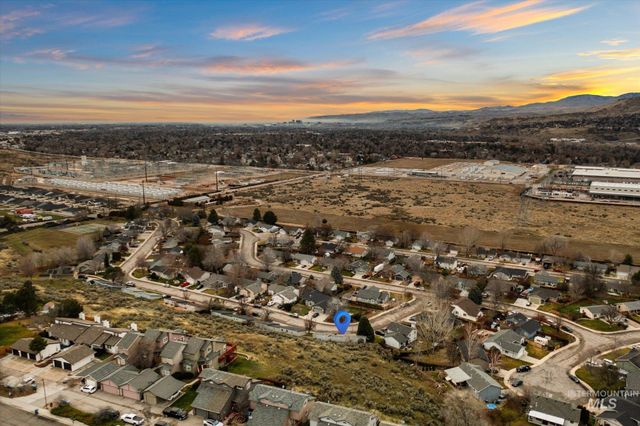 2751 E Mendota Dr, Boise, ID 83716