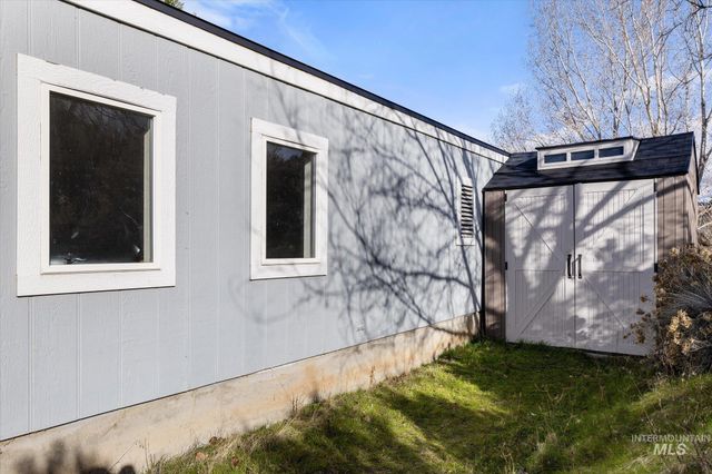 2751 E Mendota Dr, Boise, ID 83716