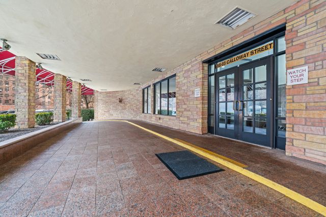 5803 Calloway St Apt 4M, New York City, NY 11368