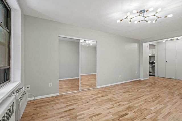 5803 Calloway St Apt 4M, New York City, NY 11368