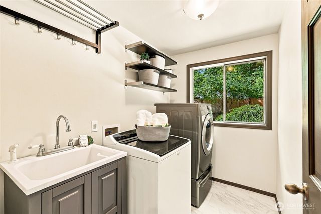 4025 262nd Place SE, Sammamish, WA 98029