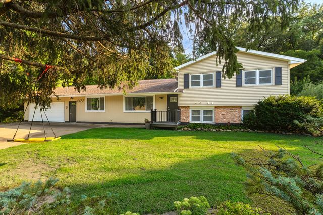 6655 Crow Creek Road, Bettendorf, IA 52722