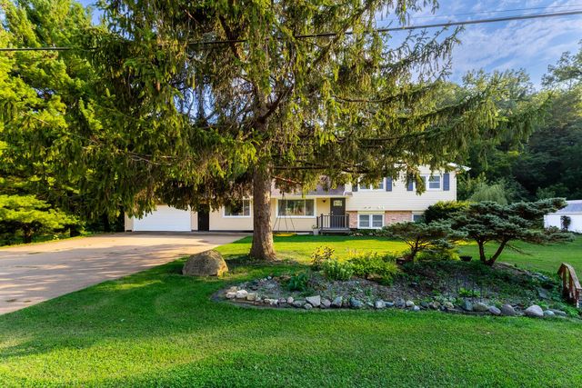 6655 Crow Creek Road, Bettendorf, IA 52722