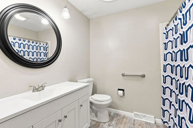 6655 Crow Creek Road, Bettendorf, IA 52722