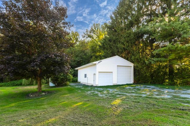6655 Crow Creek Road, Bettendorf, IA 52722