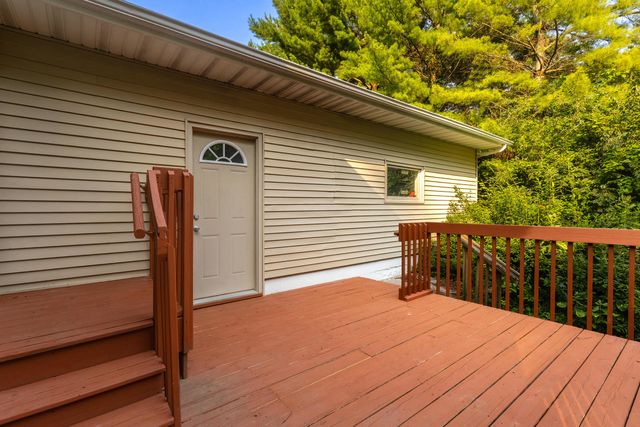 6655 Crow Creek Road, Bettendorf, IA 52722
