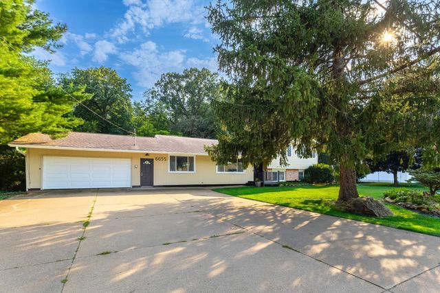 6655 Crow Creek Road, Bettendorf, IA 52722