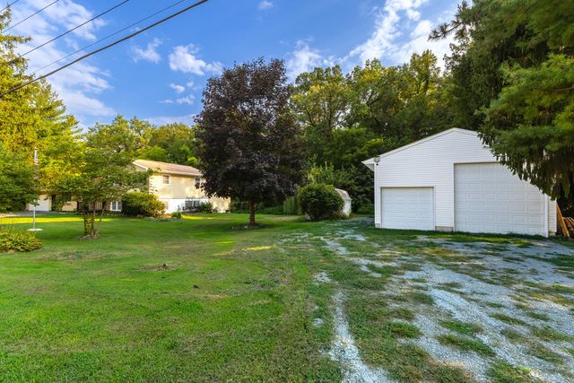 6655 Crow Creek Road, Bettendorf, IA 52722