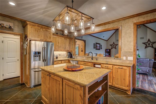 811 Rs County Road 4250, Point, TX 75472