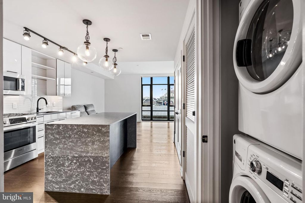 Image 11 of property listing at 70 N ST SE #N815, Washington, DC 20003